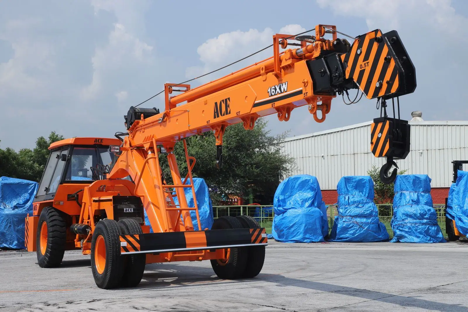 Hydra 15 MT pick-and-carry crane